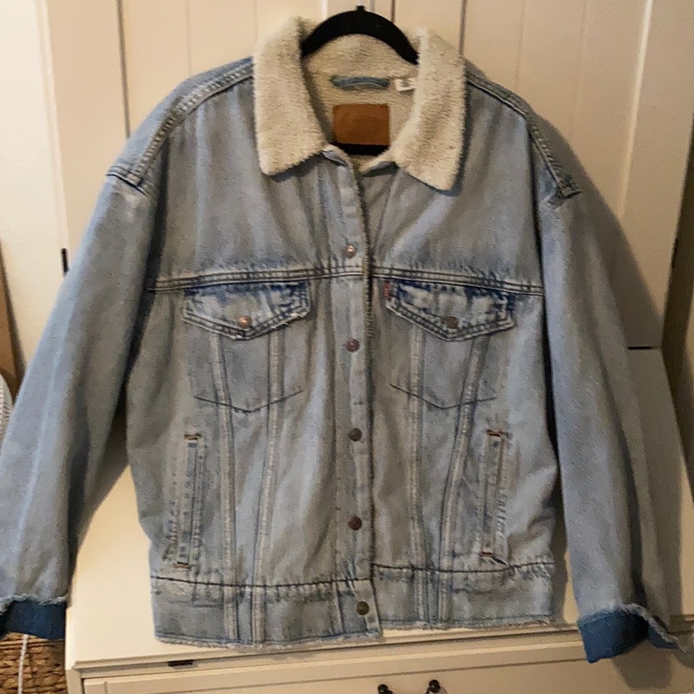 NWOT Levi Sherpa Trucker Jacket